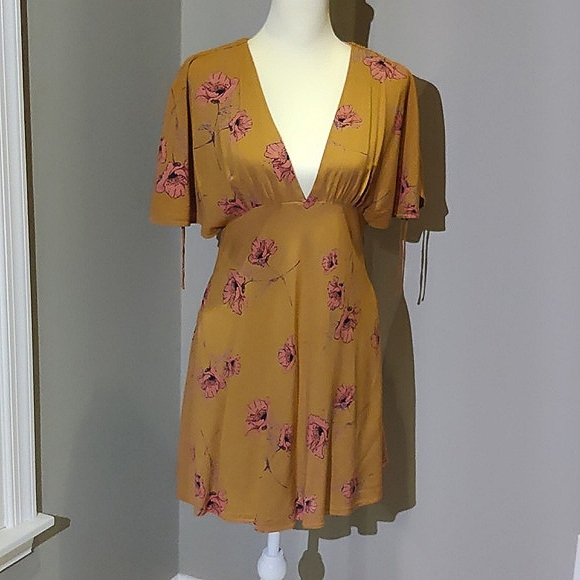Free People Dresses & Skirts - Free People "Melanie" Floral Print Mini Dress Size 4